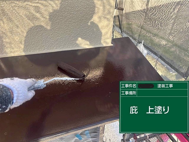 明石市　ひさしの上塗り施工